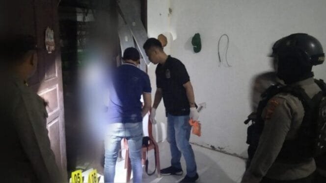 
Pihak Kepolisian saat melakukan olah TKPFoto: Humas Polres Mimika