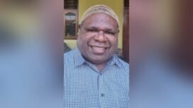 Ketua Lembaga Musyawarah Adat Suku Amungme (Lemasa) Menuel John Mahal. Foto. Sasagupapua.com