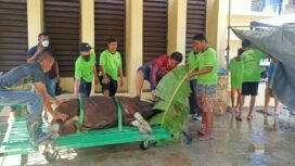 Suasana pemotongan hewan kurban di Masjid Miftahul HudaFoto: Kristin Rejang - Sasagupapua.com