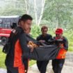 Tim SAR Gabungan saat mengevakuasi korban kapal tenggelam.Foto: Istimewa