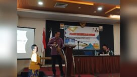 Pj Bupati Kabupaten Mimika saat membuka kegiatan Forum Konsultasi Publik yang dilaksanakan Dukcapil Mimika.Foto: Kristin Rejang-Sasagupapua.com