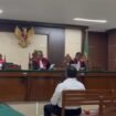 Hakim PN saat membacakan keputusan terhadap Eltinus Omaleng.Foto: Istimewa