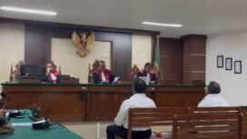Hakim PN saat membacakan keputusan terhadap Eltinus Omaleng.Foto: Istimewa