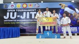 Dua Atlet Jujitsu yakni Fransiskus Ongen Karubun (tengah) Mengharumkan Provinsi Papua Tengah dengan Meraih Medali Emas.Foto: Istimewa For Sasagupapua.com