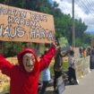 Suasana aksi Demo Damai oleh para pegiat lingkungan di Jayapura pada momen hari mangrove sedunia.  Foto: Istimewa for Sasagupapua.com