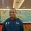 Kepala Disnakertrans Kabupaten Mimika, Paulus Yanengga.  Foto: Kristin Rejang - Sasagupapua.com