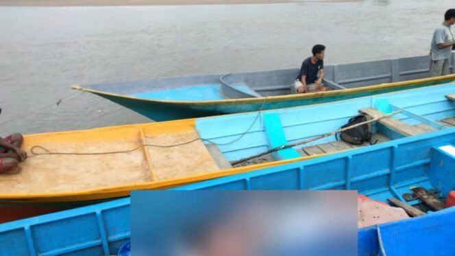 
Perahu yang digunakan mengevakuasi korban.Foto: Istimewa For Sasagupapua.com