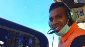 Mikel Waoteyau, pilot pertama dari Suku Kamoro.Foto: Istimewa for Sasagupapua.com