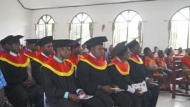 Para wisudawan dan wisudawati STT RussellFoto: Sasagupapua.com