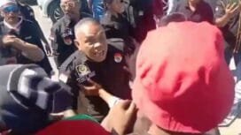 Foto: Capture Video viral Aksi Ormas Garuda di NTT saat melakukan pengeroyokan terhadap mahasiswa Papua di Kota Kupang.