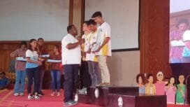 Pemberian penghargaan dalam acara penutupan Porkab I MimikaFoto: Sasagupapua.com