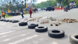 Oknum Warga Kota Jayapura melakukan Blokade jalan.Foto: FB Polresta Jayapura Kota