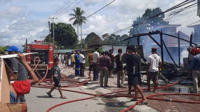 
Kondisi Bengkel motor yang habis dilalap api akibat meriam spirtus.Foto: Istimewa