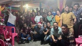 Momen para alumni SMP YPPK St. Bernardus Timika berfoto bersama usai ibadah natal bersama.Foto: Istimewa