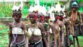 Masyarakat adat Moi sub suku Moi Salkma, Papua Barat Daya.Foto: Reiner Brabar
