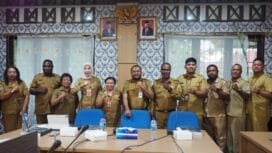 Foto bersama usai melakukan pertemuan di Kantor Bappeda Kabupaten Mimika.Foto: Istimewa