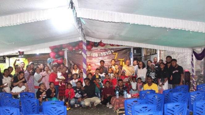 
Foto bersama dalam perayaan HUT RKH ke-7Foto: Istimewa for Sasagupapua.com