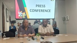 Foto: Ketua Umum Koni Pusat Marciano Norman (Kiri) didampingi Wakil ketua I Koni Provinsi Papua tengah, Cessar Avianto Tunya.Foto: Kristin Rejang - Sasagupapua.com