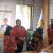 Perwakilan masyarakat saat melakukan penandatanganan berita acara Musrenbang tingkat Kabupaten tahun 2025.Foto: Kristin Rejang/Sasagupapua.com
