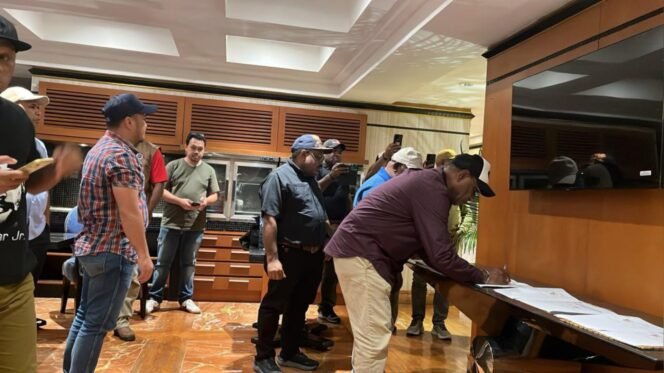 
Suasana perundingan PKB 2022-2024 antara Freeport dan tiga serikat pekerja.Foto: Istimewa