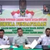 Ketua DPC PBB Kabupaten Mimika, Herman Gafur (tengah) ketika memberikan keterangan pers didampingi tim pendaftaran. Foto: Istimewa