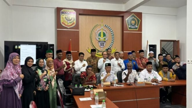 
Foto bersama usai rapat bersama pimpinan semua Ormas Islam di Timika. Foto: Istimewa