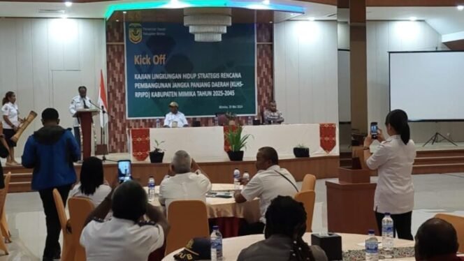 
Suasana kegiatan kick off KLHS RPJPD Mimika 2025-2045