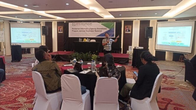 
Suasana kegiatan sosialisasi BPJS Kesehatan berkolaborasi dengan JMSI.Foto: Kristin Rejang/Sasagupapua.com