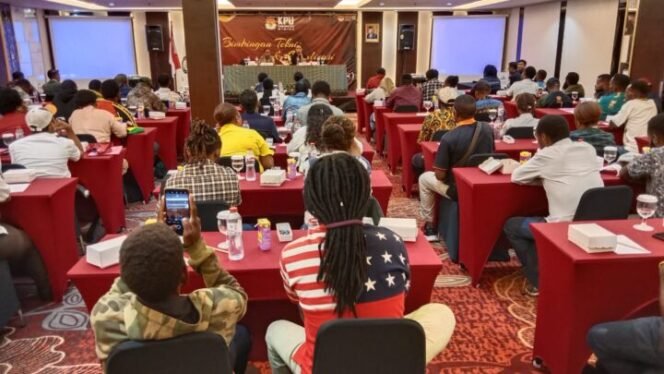 
Suasana Bimtek PPS yang digelar oleh KPU. Foto: Kristin Rejang/Sasagupapua.com