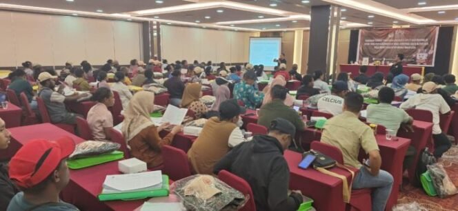 
Para petugas Pantarlih saat mengikuti bimtek. (Foto:istimewa)