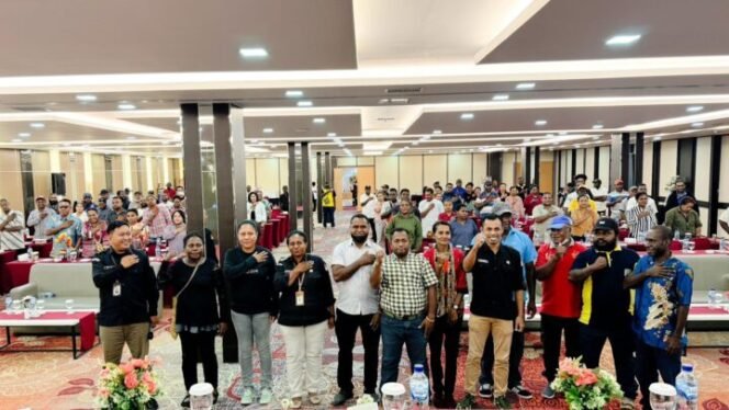 
Suasana Bimtek yang diikuti PPS dan PPD. Foto: Fernando Rio for Sasagupapua.com 