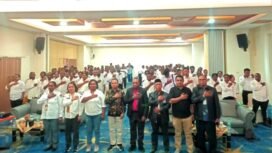 Foto bersama dalam kegiatan pelantikan PPD dan PPS KPU Mimika.Foto: Kristin Rejang/Sasagupapua.com