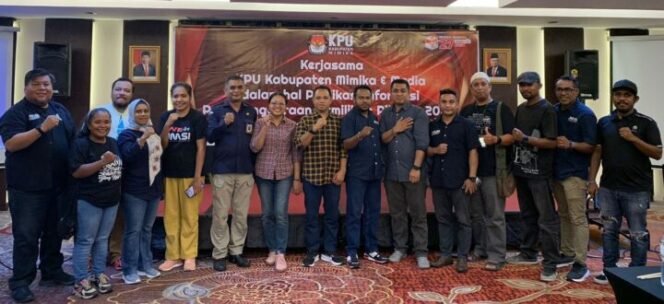 
Foto KPU Mimika Taken MoU dengan Media Jelang Pilkada Mimika 2024