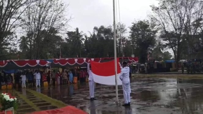 
Rangkaian Foto HUT ke-79 RI Distrik Mimika Timur Gelar Upacara Bendera dan Lomba Seka Hingga Gerak Jalan
