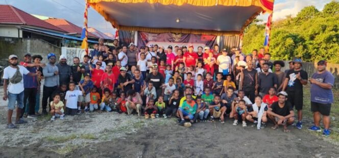 
Warga Perumahan Hope berfoto bersama usai kegiatan jalan santai. (Foto: Istimewa)