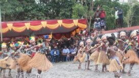 Suasana lomba Seka yang berlangsung di Distrik Iwaka. (Foto: Edwin Rumanasen)