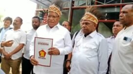 John Wempi Wetipo dan Ausilius You usai menerima rekomendasi dari Partai GERINDRA untuk maju menjadi Gubernur dan Wakil Gubernur Papua Tengah. (Istimewa)