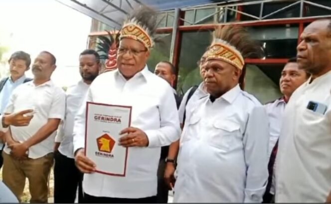 John Wempi Wetipo dan Ausilius You usai menerima rekomendasi dari Partai GERINDRA untuk maju menjadi Gubernur dan Wakil Gubernur Papua Tengah. (Istimewa)
