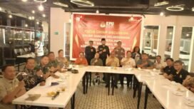 Foto bersama dalam kegiatan FGD yang digelar oleh KPU Kabupaten Mimika. (Foto: Humas JMSI)