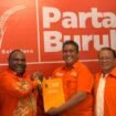 Alex Omaleng - Yusuf Rombe ketika menerima SK oleh Sekretaris Jenderal Partai Buruh Ferri Nuzarli di Kantor Partai Buruh Jakarta (23/8/2024).
