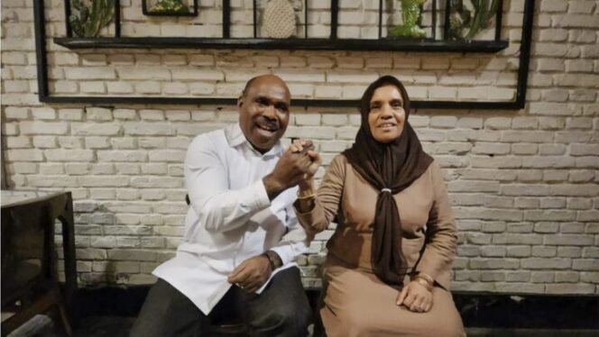 
Maximus Tipagau dan Hj. Peggy Patricia Pattipi. (Foto: ist)