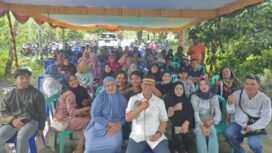 Bakal Calon Wakil Bupati Kabupaten Mimika, Yusuf Rombe saat bertemu masyarakat. (Foto: TIM Media AIYE)