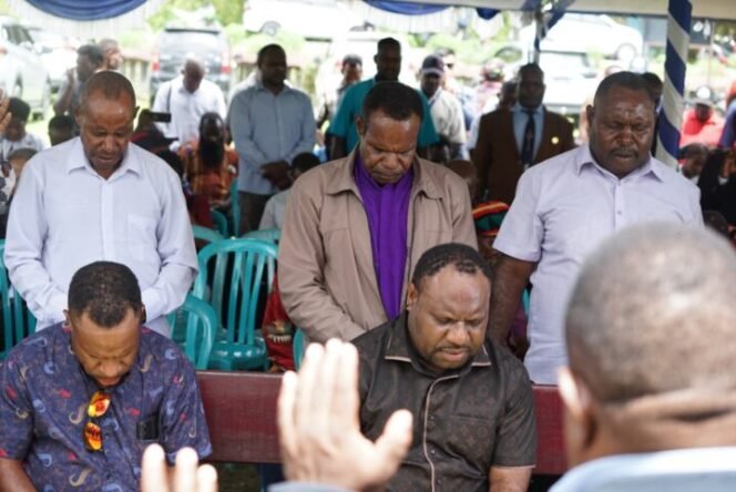 
Alex Omaleng Beri Bantuan Sukseskan Rakerda GKII Klasis Mimika