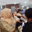 Kegiatan pelaksanaan Pin Polio yang dilakukan oleh Puskesmas Pasar Sentral Timika. (Foto: Humas JMSI)