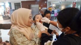 Kegiatan pelaksanaan Pin Polio yang dilakukan oleh Puskesmas Pasar Sentral Timika. (Foto: Humas JMSI)