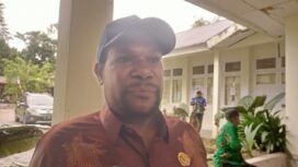 Kepala Bidang Informasi Pengadaan Pemberhentian, Pembinaan dan Kesejahteraan Aparatur, Yulianus Pinimet. (Foto: Sasagupapua.com)