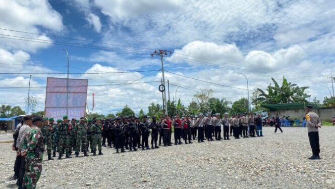 
Suasana apel gabungan yang dilaksanakan di Lapangan WR. Supratman Timika. (Foto: JMSI)