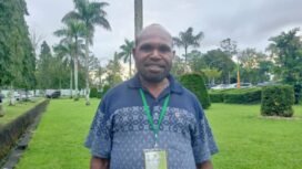 Bacalon Bupati Puncak, Pelinus Balinal ketika berada di RSUD Kabupaten Mimika.(Foto: Sasagupapua.com)