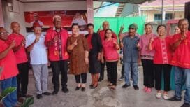 Foto bersama saat acara peresmian Posko Pemenangan JOEL dan Pengukuhan Persekutuan Mulawana Tawiri di Jalan Samratulangi, Timika, (Foto: Istimewa)