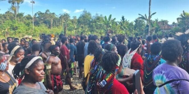 
Warga SP9 dan SP13 Bakar Baru Meriahkan Peresmian Posko Pemenangan JOEL